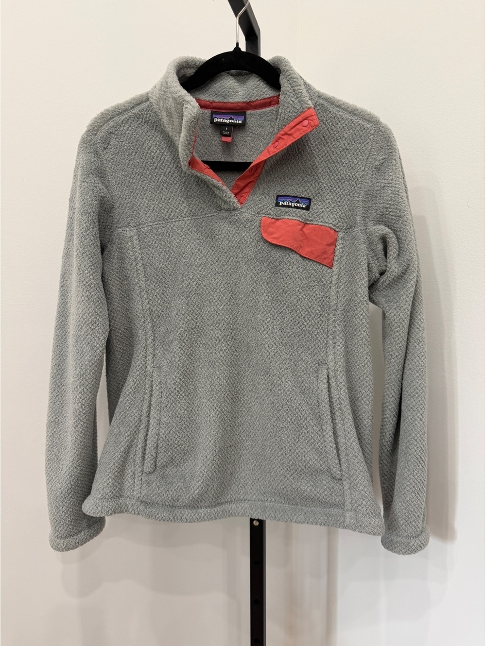 Patagonia Women's Gray Fleece Pullover with Coral Snap Button Detail Size S